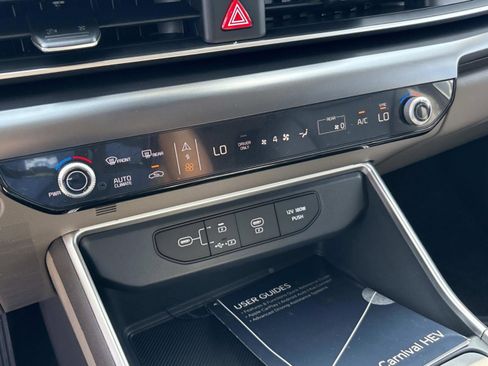 New 2026 Kia Carnival LXS FWD image 30