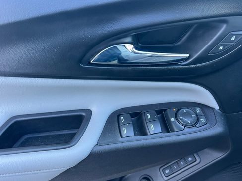 Used 2018 Chevrolet Equinox Premier image 8