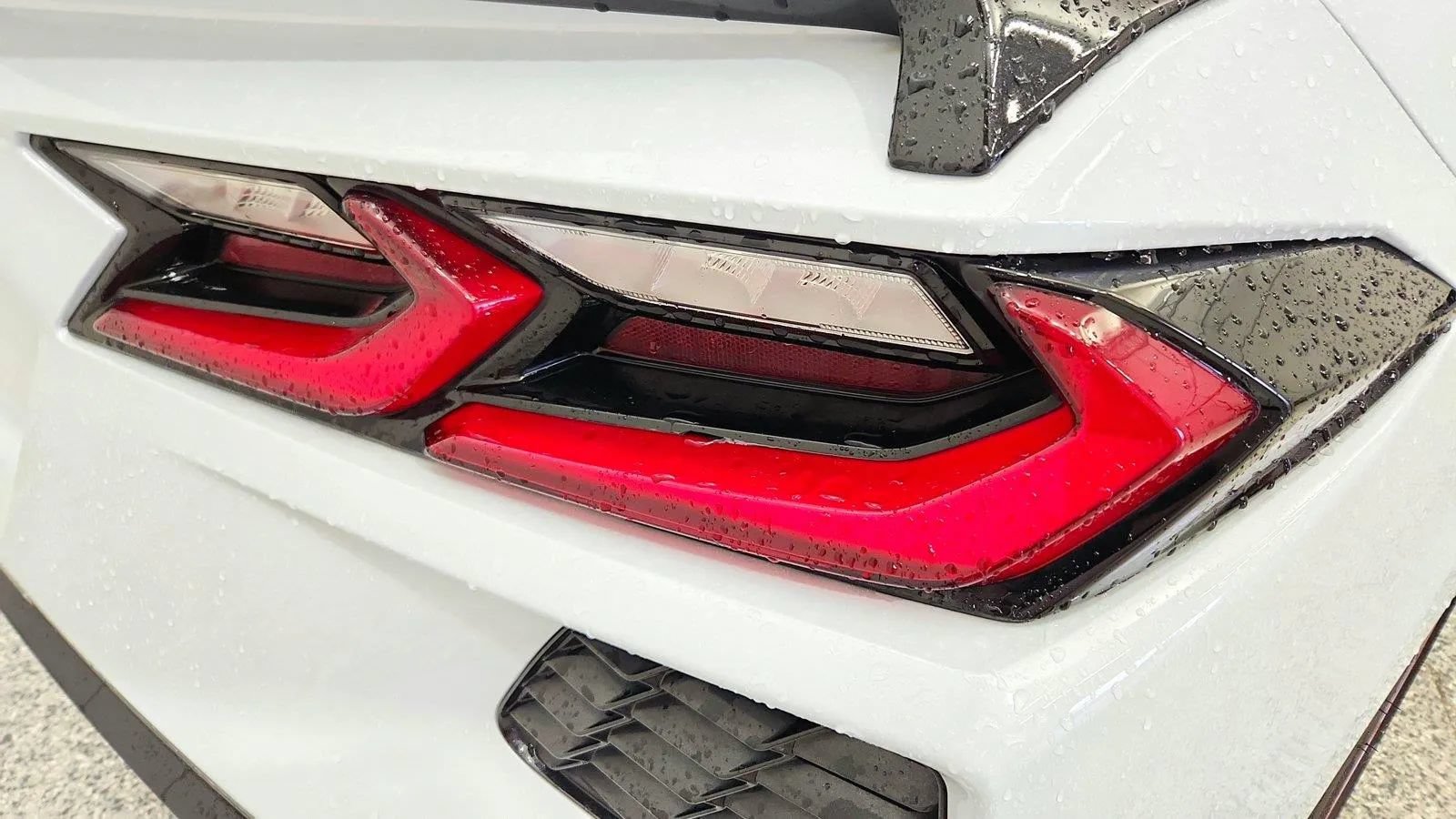 Used 2024 Chevrolet Corvette Stingray Preferred Cpe w/ Battery Protection Package RWD image 31