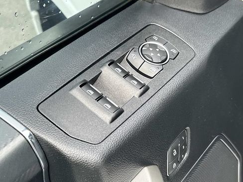 Used 2019 Ford F150 Lariat w/ Equipment Group 502A Luxury AWD/4WD image 29