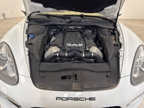 Used 2014 Porsche Cayenne Turbo image 16