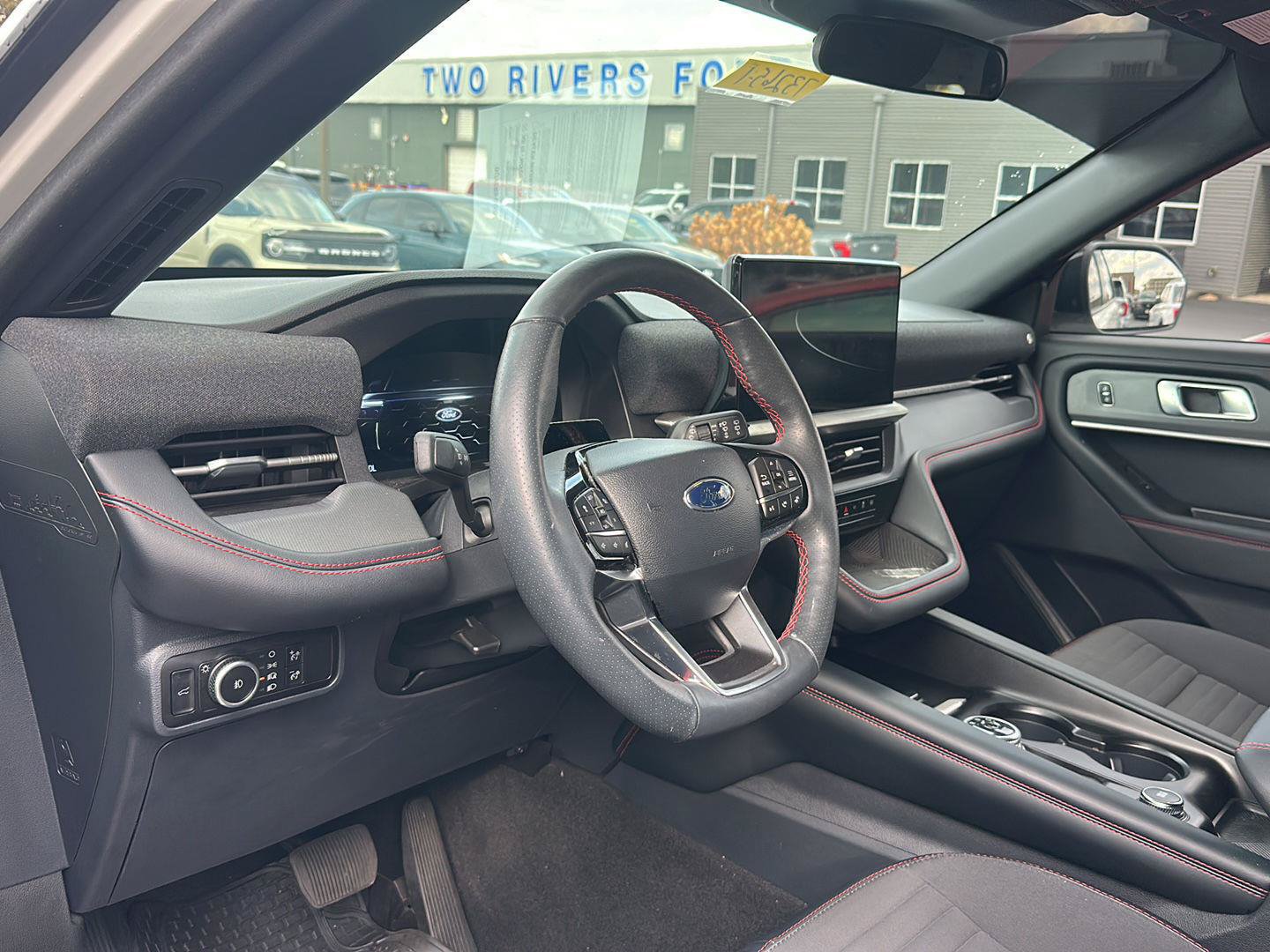 Used 2025 Ford Explorer ST-Line RWD image 2