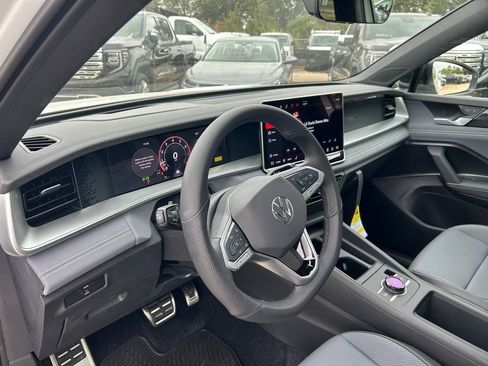 New 2026 Volkswagen Tiguan SE R-Line image 18