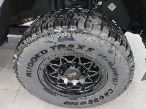 Used 2024 Ford F250 XLT w/ FX4 Off-Road Package AWD/4WD image 3