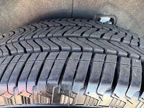 Used 2025 GMC Acadia Elevation image 28