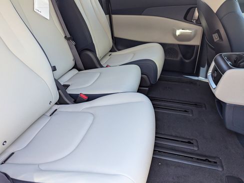 New 2026 Kia Carnival EX image 11