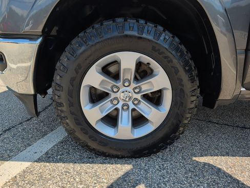 Used 2019 RAM 1500 Laramie AWD/4WD image 23