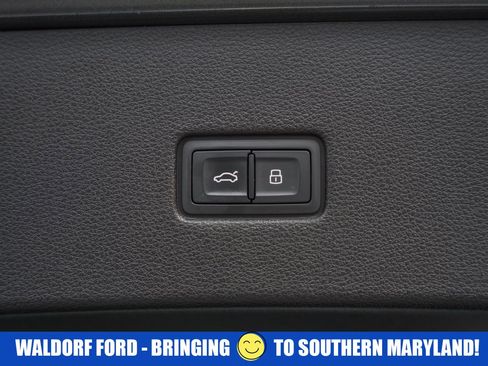 Used 2021 Audi Q8 Prestige w/ Prestige Package image 11