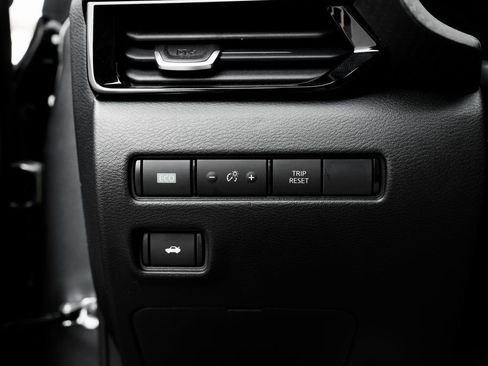 New 2025 Nissan Sentra SV image 18