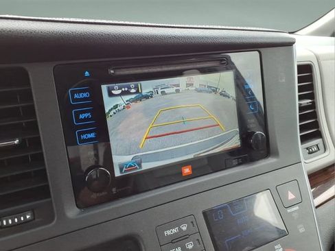 Used 2015 Toyota Sienna Limited Premium AWD/4WD image 25
