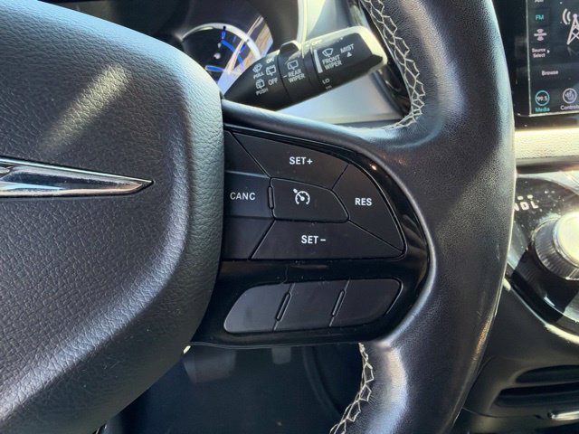 Used 2020 Chrysler Pacifica Touring-L w/ S Appearance Package FWD image 15