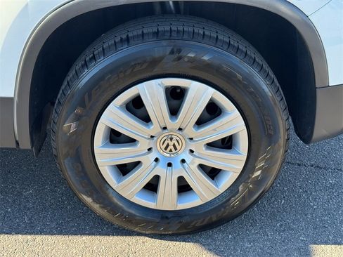 Used 2017 Volkswagen Tiguan Limited image 9
