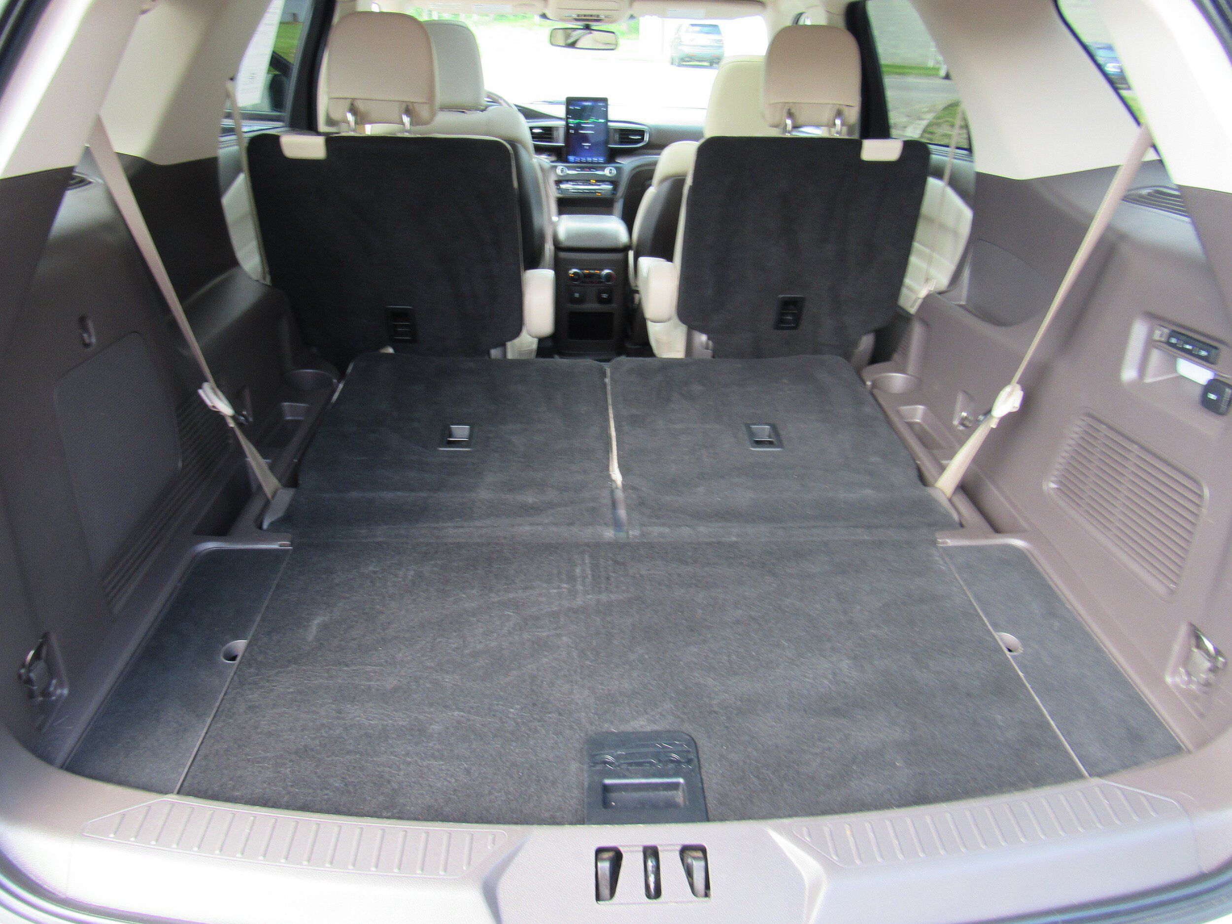 Used 2020 Ford Explorer Platinum w/ Premium Technology Package AWD/4WD image 33