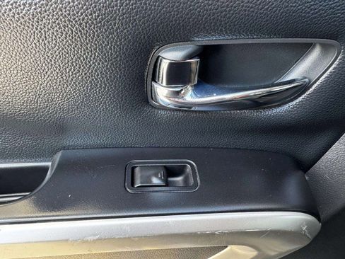 Used 2017 Nissan Titan SL image 37