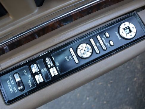 Used 1996 Buick Roadmaster Estate RWD image 28