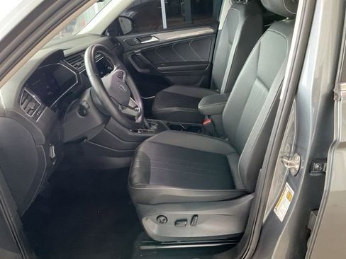 Used 2023 Volkswagen Tiguan SE FWD image 4