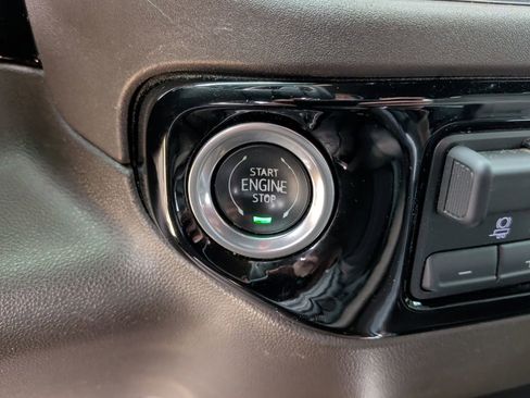 Used 2023 GMC Sierra 1500 SLT image 25