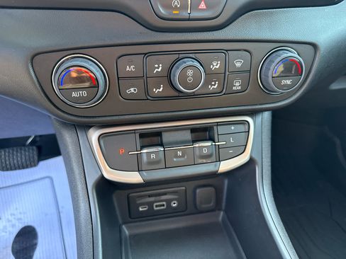 Certified 2023 GMC Terrain Denali w/ Denali Premium Package AWD/4WD image 21