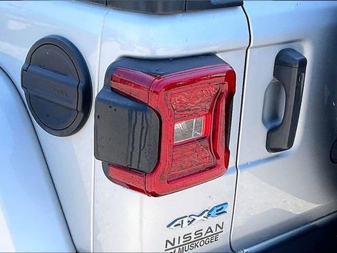 Used 2022 Jeep Wrangler Unlimited Sahara w/ Cold Weather Group AWD/4WD image 23