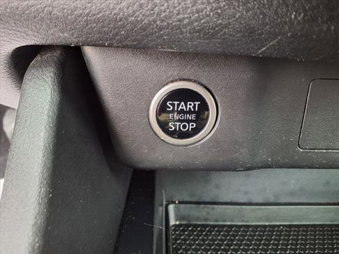 Used 2021 Nissan Rogue S image 13