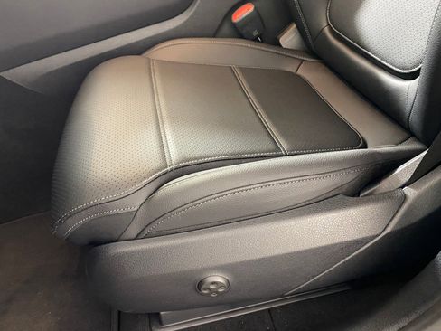 Used 2026 Mercedes-Benz GLC 300 4MATIC image 12