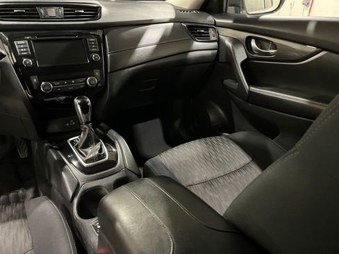 Used 2019 Nissan Rogue SV AWD/4WD image 24