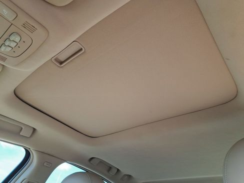 Used 2010 Buick Lucerne CXL image 16