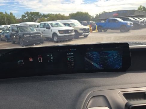 Used 2025 Ford Expedition Active AWD/4WD image 14