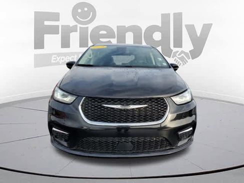 Certified 2024 Chrysler Pacifica Touring-L image 8