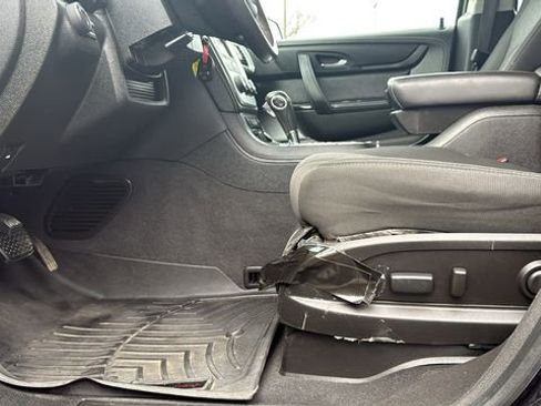 Used 2015 GMC Acadia SLE image 12