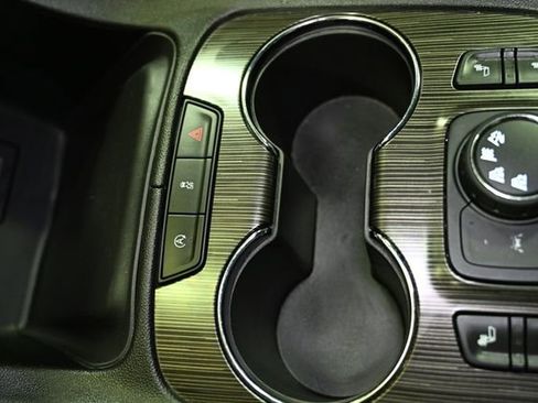 Used 2023 GMC Acadia SLT image 24