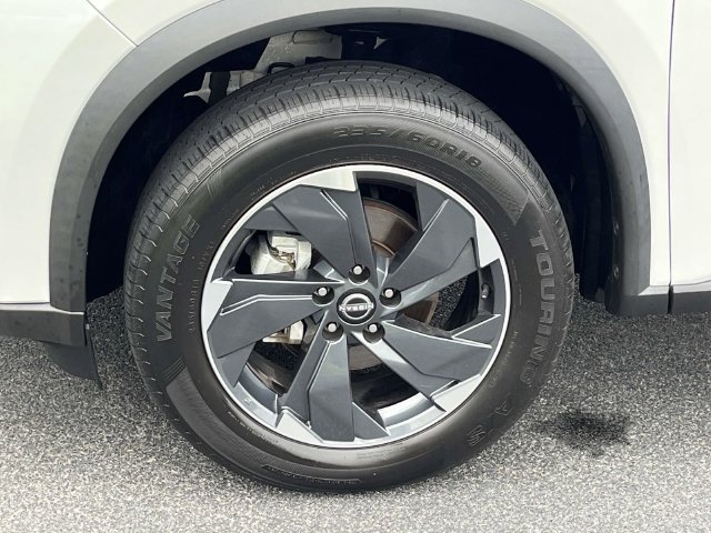 Used 2024 Nissan Rogue SV AWD/4WD image 12