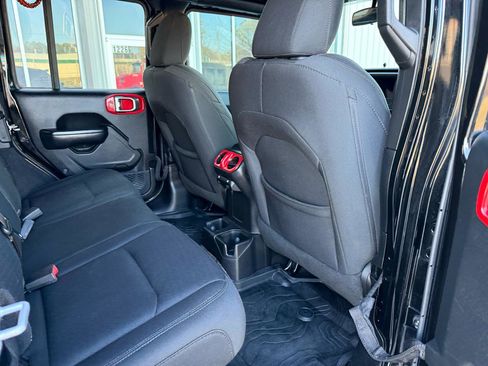 Used 2019 Jeep Wrangler Unlimited Sport S image 29