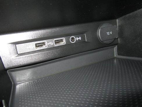 Used 2019 Volkswagen Tiguan SE image 26