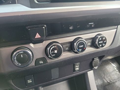 Used 2017 Toyota Tacoma SR5 w/ Tow Package AWD/4WD image 12