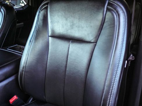 Used 2019 Ford F150 Lariat w/ Equipment Group 502A Luxury AWD/4WD image 30