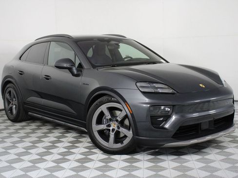 Used 2025 Porsche Macan 4 Electric image 9