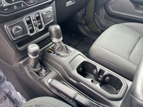 Used 2022 Jeep Wrangler Unlimited Sport AWD/4WD image 24