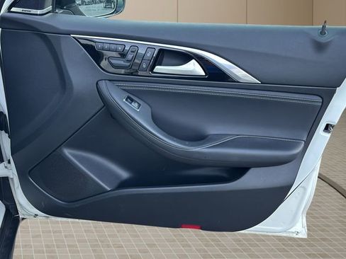 Used 2017 INFINITI QX30 Premium w/ Navigation Package image 37