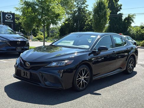 Used 2024 Toyota Camry SE AWD/4WD image 3