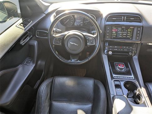 Used 2017 Jaguar F-PACE Prestige image 17