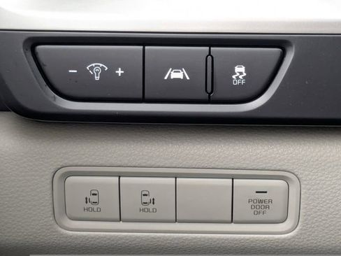 Used 2024 Kia Carnival LX FWD image 33