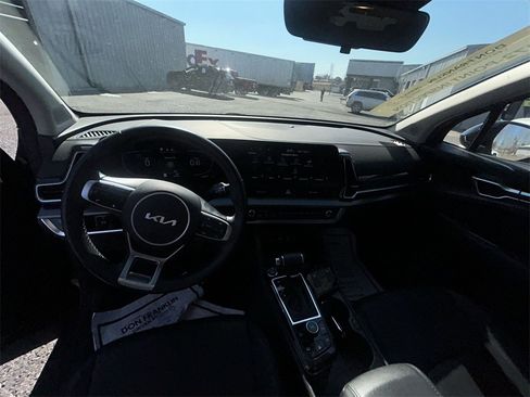 Used 2025 Kia Sportage EX image 10