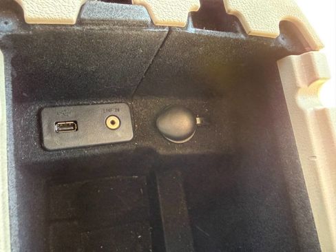 Used 2011 Lincoln MKZ image 24