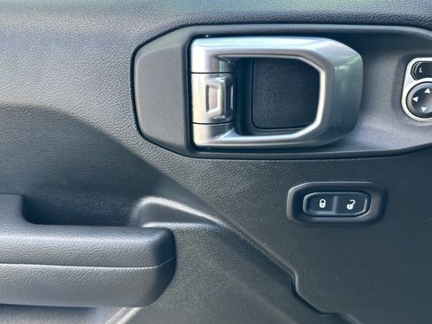 New 2025 Jeep Gladiator Willys image 11