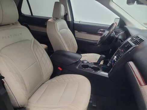 Used 2018 Ford Explorer Platinum image 21