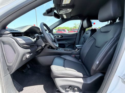 New 2026 Jeep Compass Latitude image 21