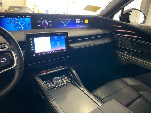Used 2025 Lincoln Nautilus Reserve w/ Jet Appearance Package AWD/4WD image 12