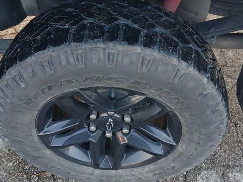 Used 2021 Chevrolet Silverado 1500 LT Trail Boss w/ Bed Protection Package image 9