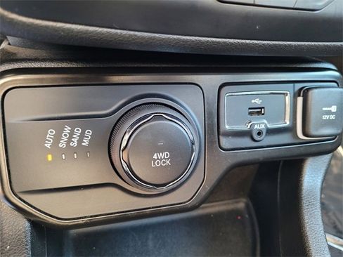 Used 2023 Jeep Renegade Latitude w/ Sun/Sound Group image 21